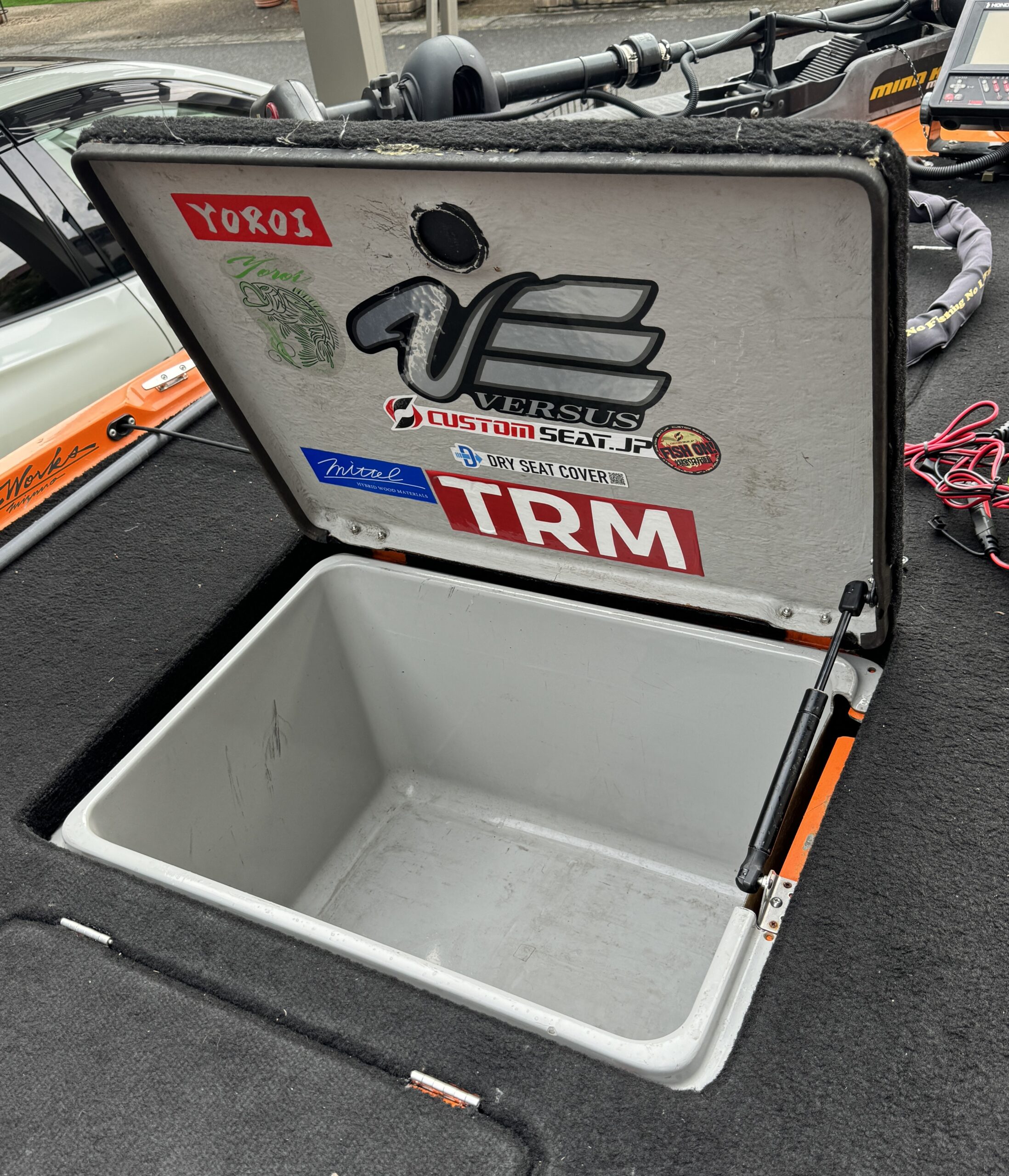 バスボートストレージ 修理