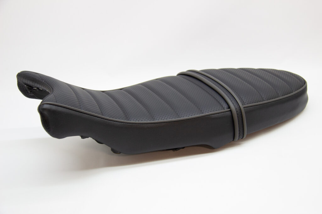 BMW R nineT シート張替え