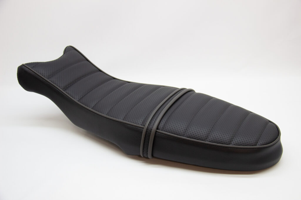 BMW R nineT シート張替え