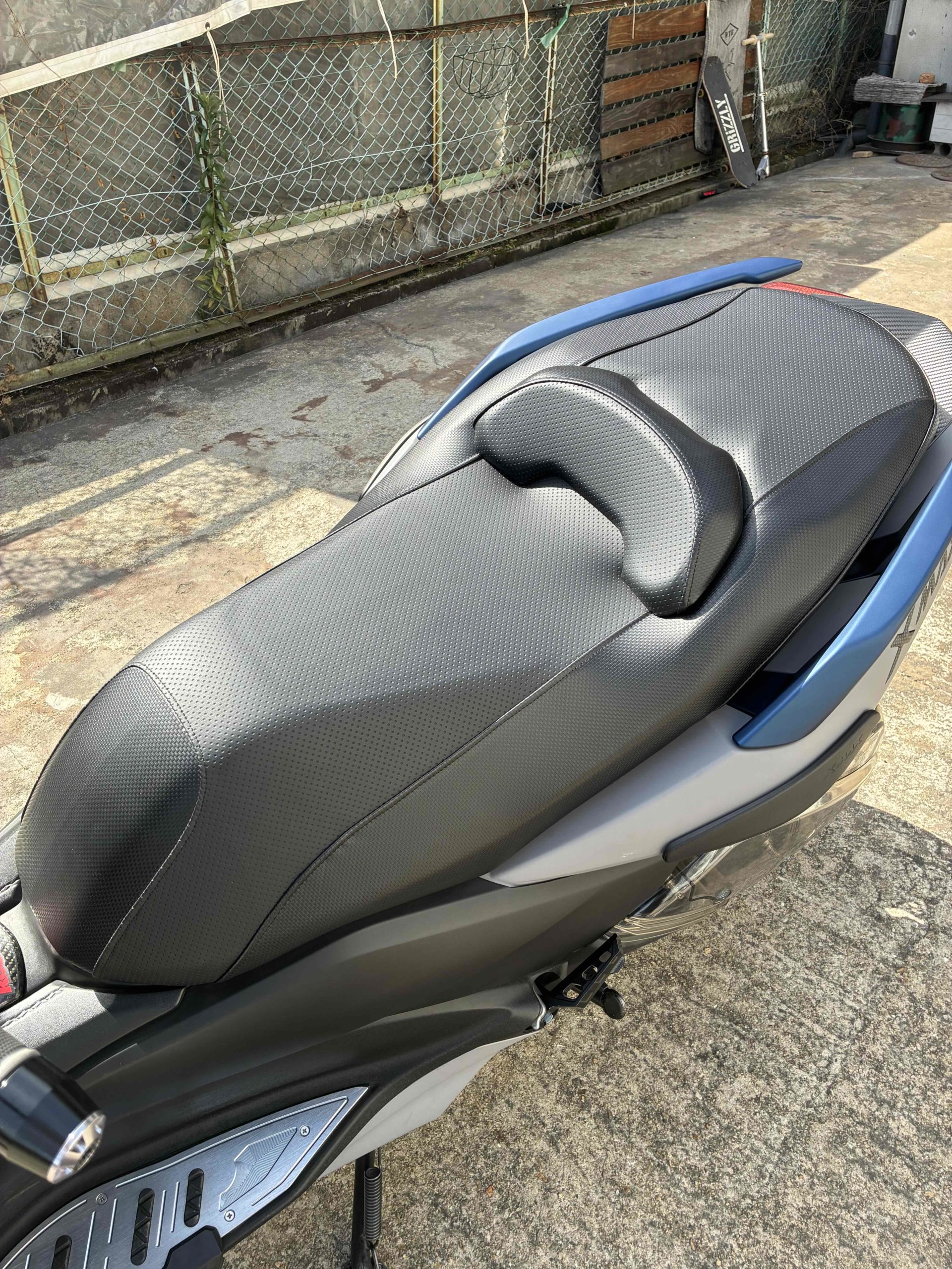 XMAX250シートカスタム