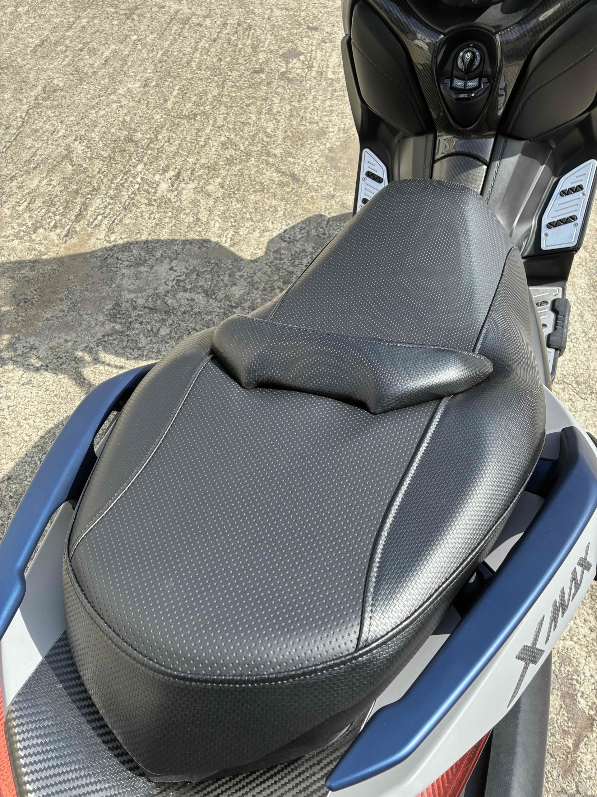 XMAX250シート張替え