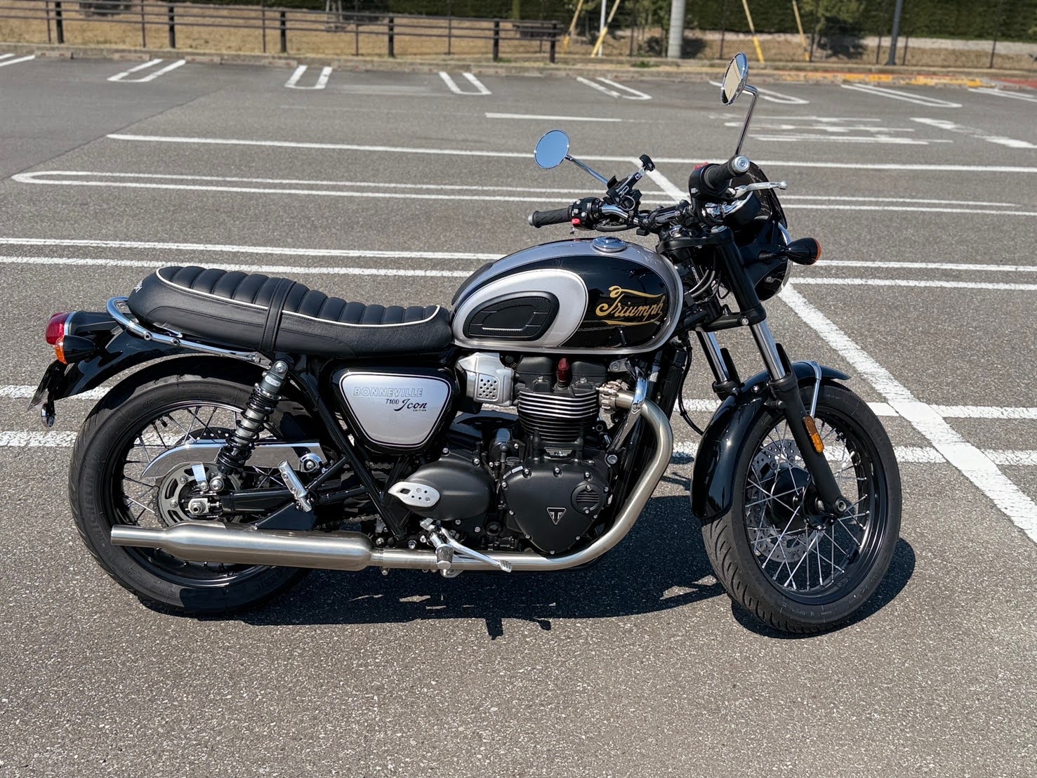 トライアンフT100純正シートのアンコ抜き