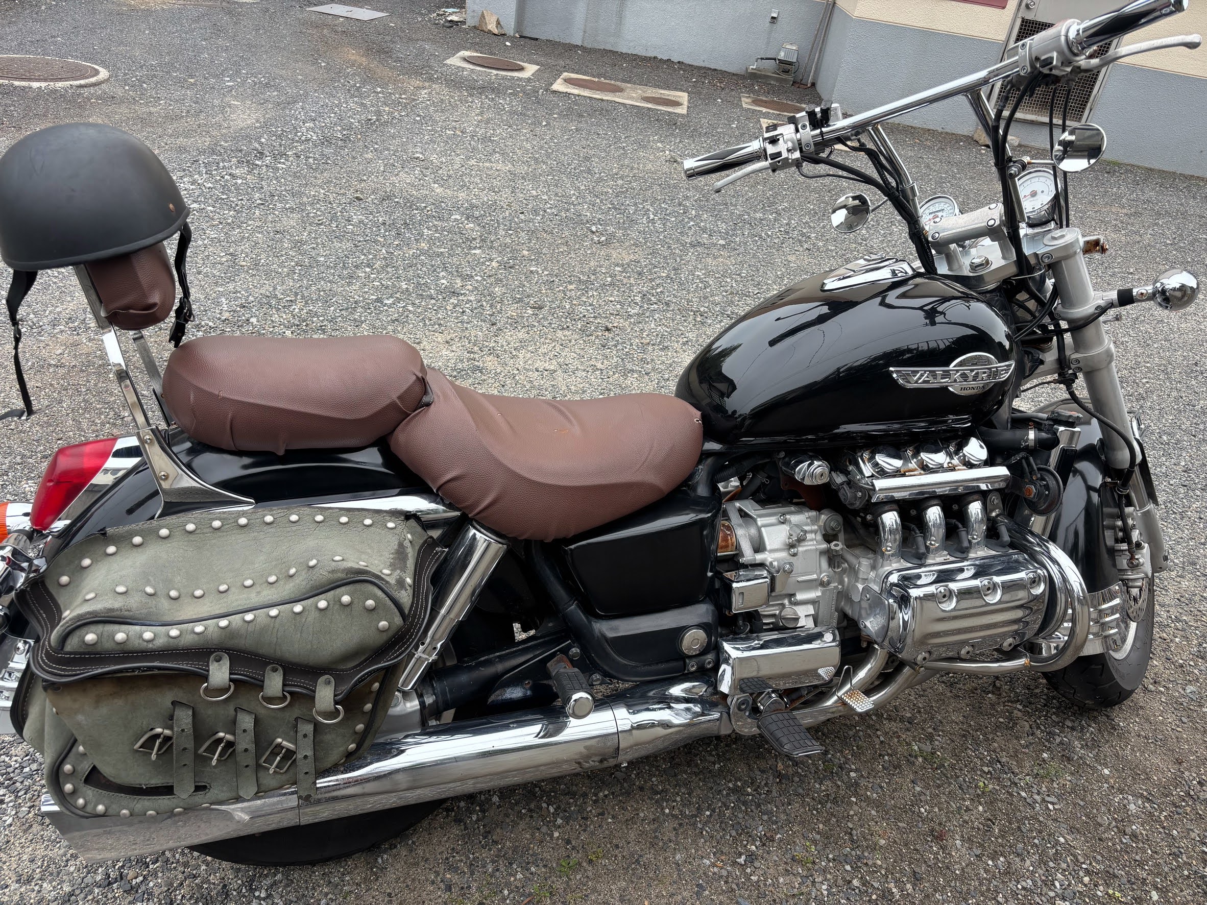 ホンダワルキューレシート修理