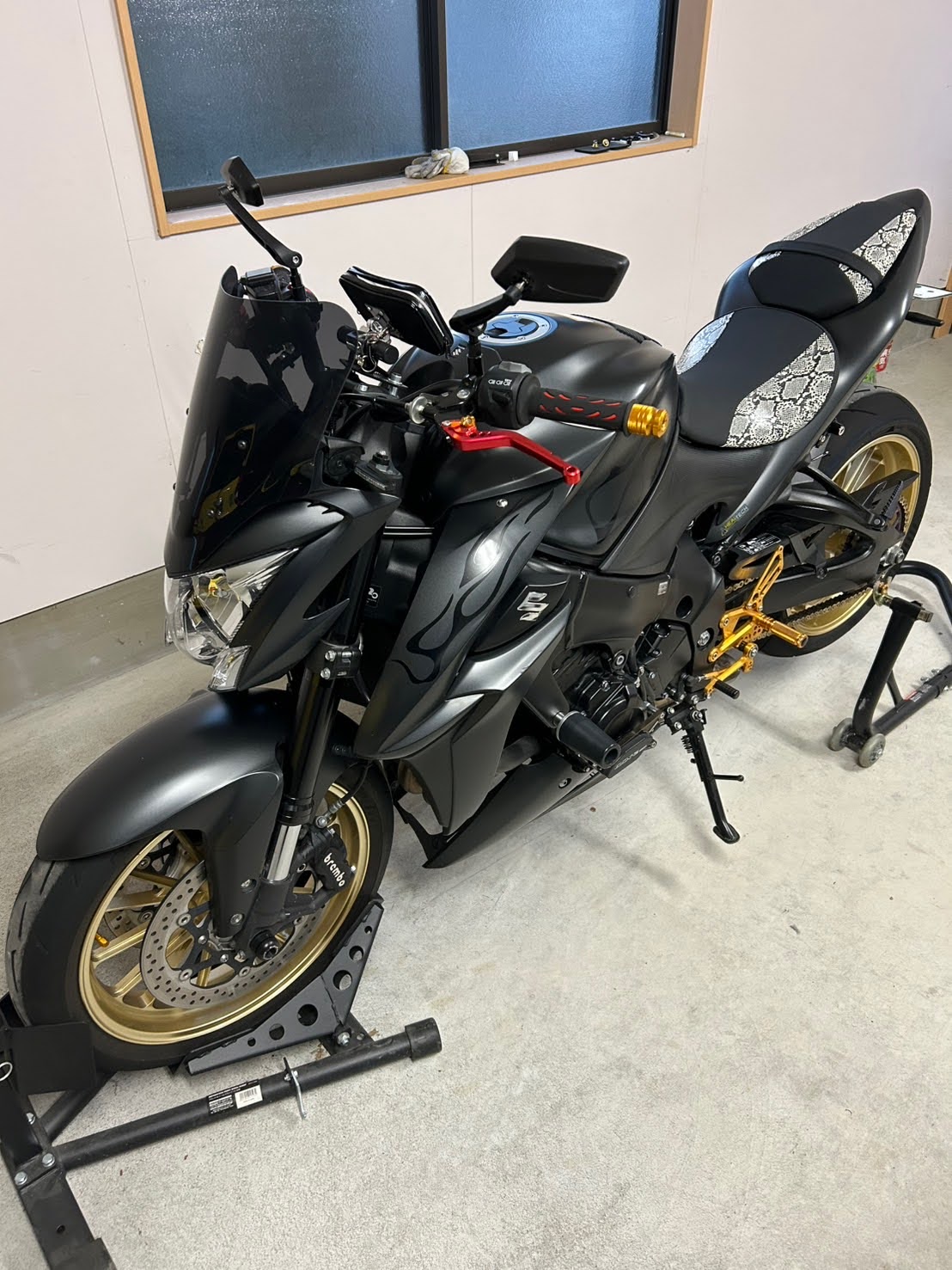 GSX-S1000シート張替えカスタム