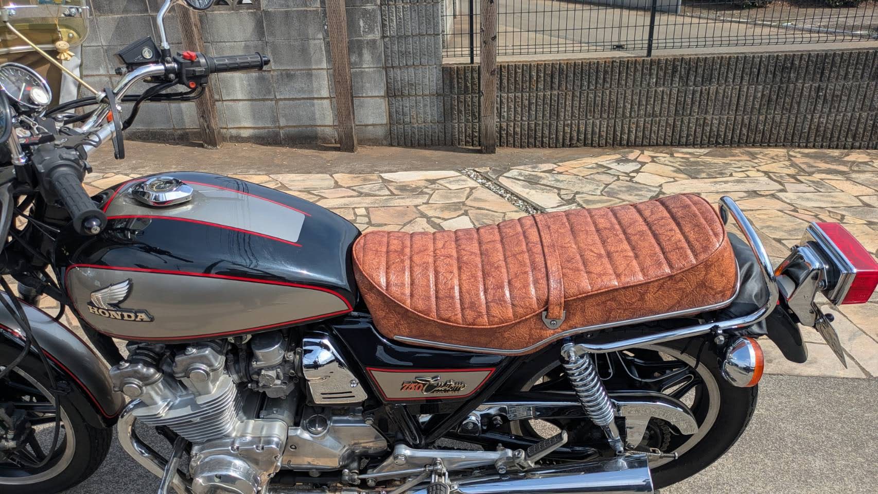CB750カスタムエクスクルーシブシート張替えレストア