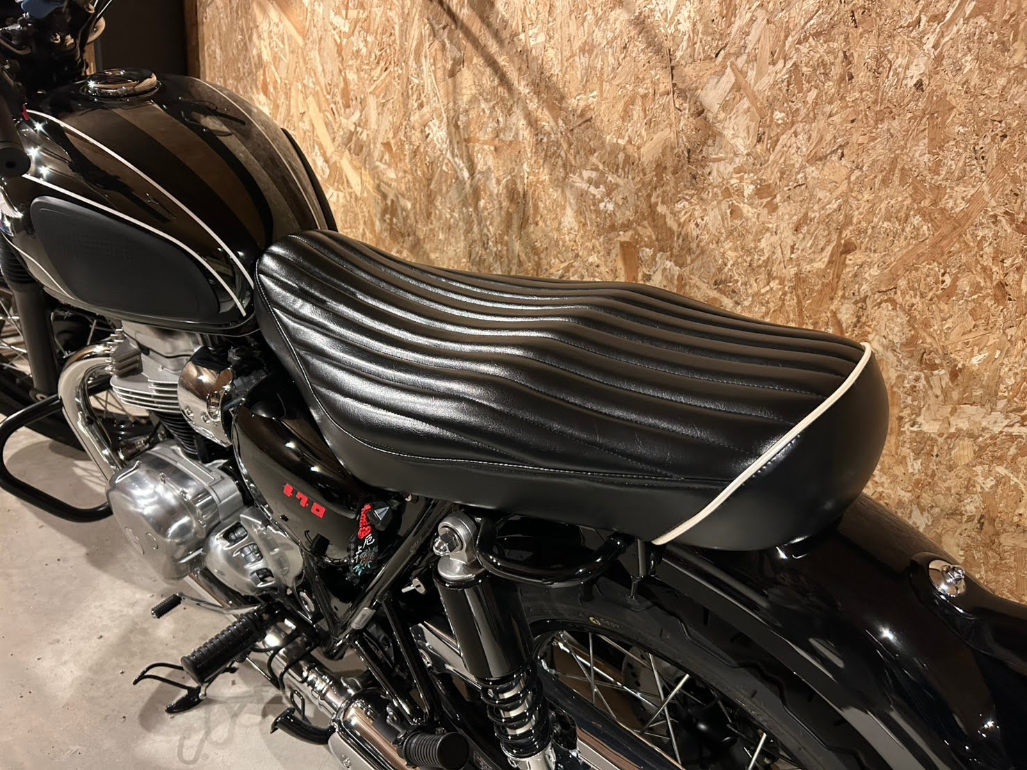 カワサキメグロS1シート張替えカスタム