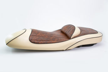 マグザムシート張替え